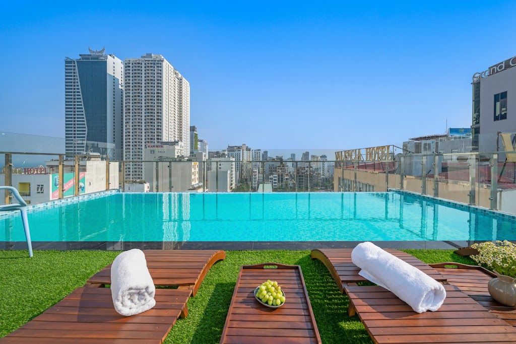 Sea Near Me Hotel Danang: What Nearly 1,000 Reviews Reveal About This An Thượng Favorite