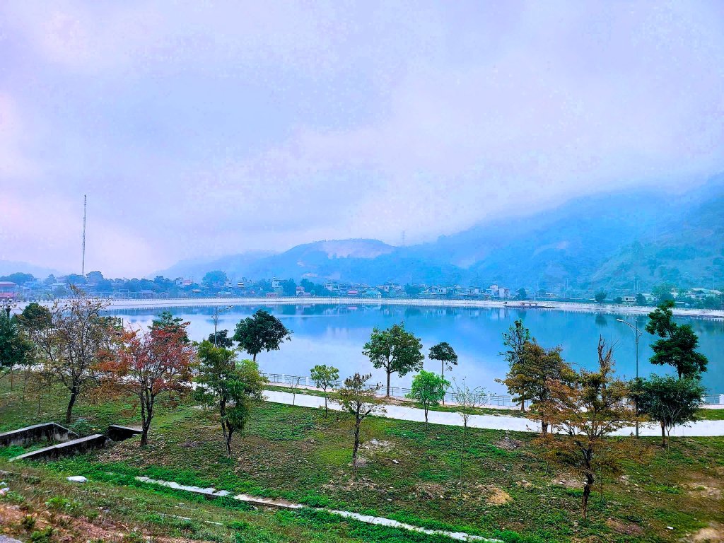 Hồ trung tâm Mường Tè