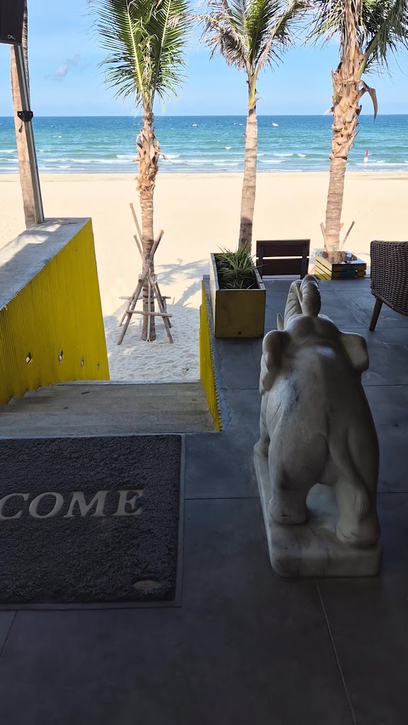 Esco Beach, Bar Lounge & Restaurant