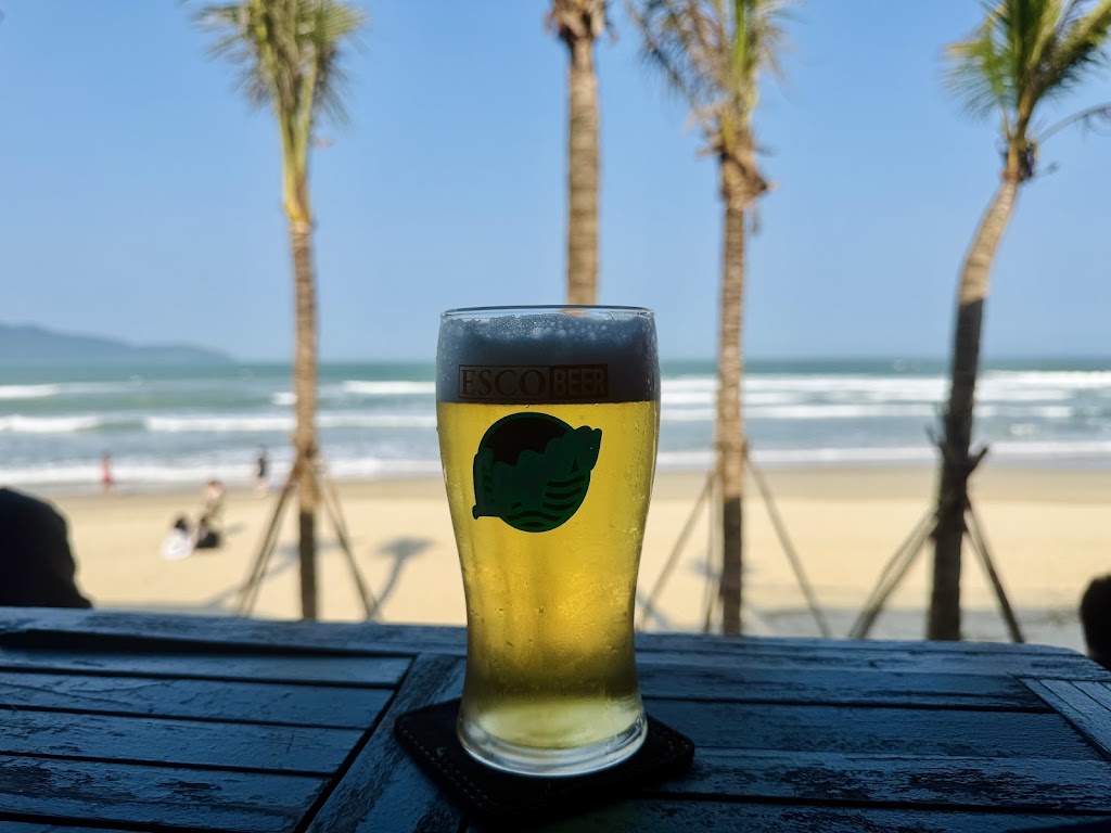 Esco Beach, Bar Lounge & Restaurant